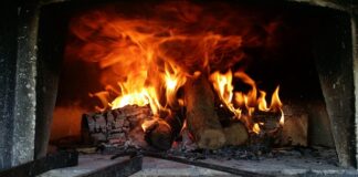 Czy można palić drewnem w kozie?