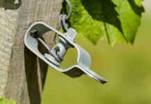 Jak odblokować napinacz pasów?