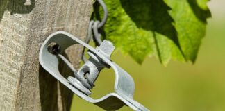 Jak odblokować napinacz pasów?