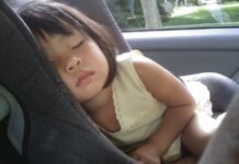 Do jakiego wieku dziecko musi jeździć w foteliku 2023?