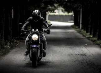 Czy motocykl można myć na myjni?