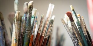 Do czego służy pędzel płaski?