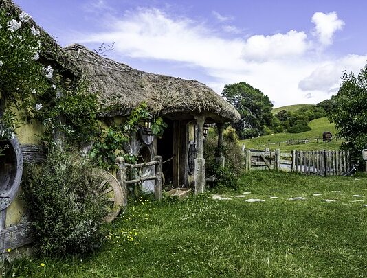 Ile lat miał hobbit?