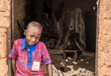 Czy można kleić styropian na piankę montażową?