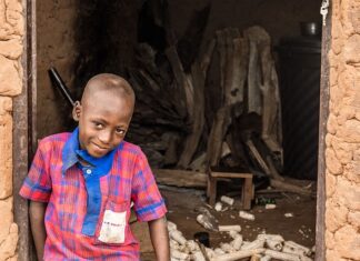 Czy można kleić styropian na piankę montażową?